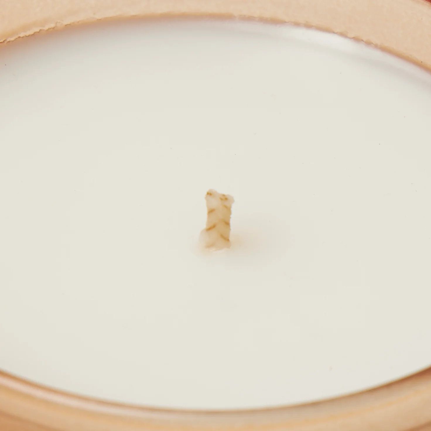 SALT & STONE Candle Black Rose & Oud - Image 3